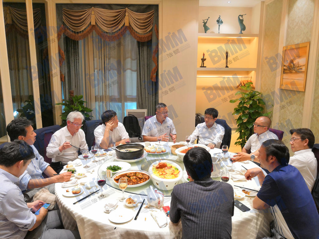 訪問結(jié)束后，法鋼集團負(fù)責(zé)人邀請JFE鋼鐵高層共進晚餐